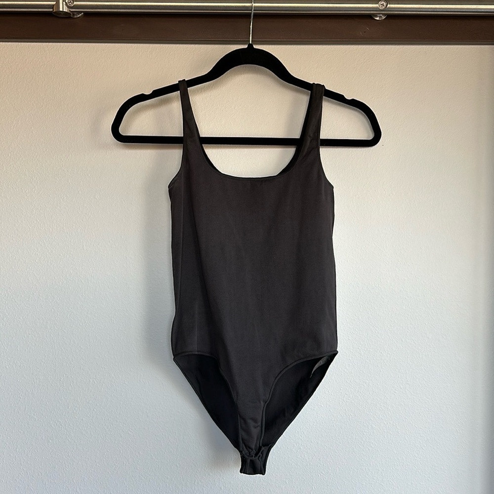 Skims essential scoopneck bodysuit